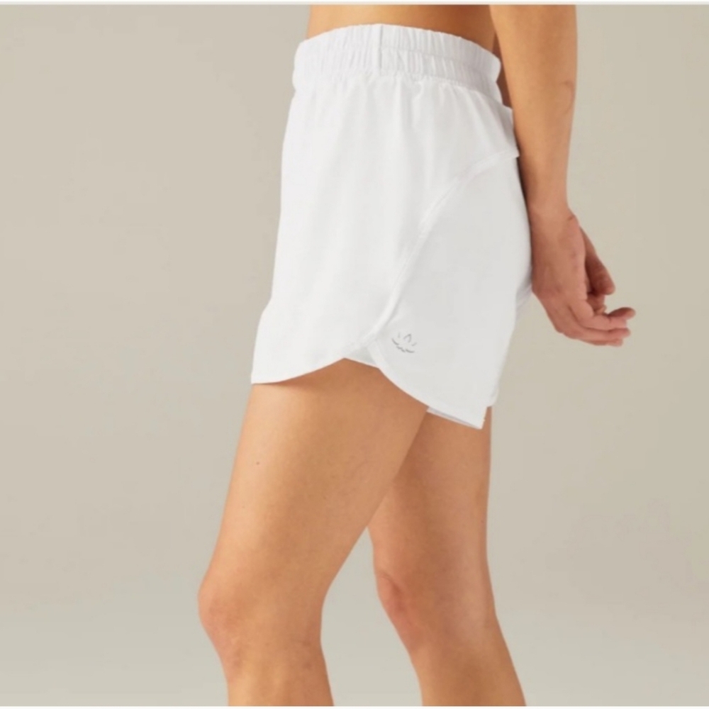 BEYOND YOGA White Stretch Woven In Stride Lined Shorts